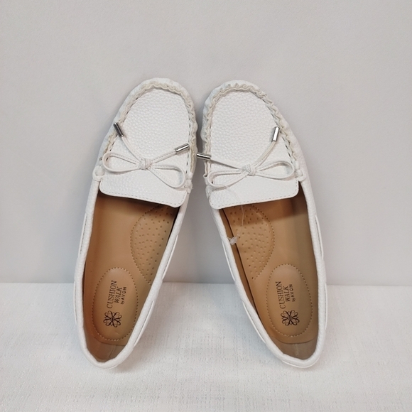 Cushion Walk by Avon Women's White Slip-On Loafers Size 6 NWOT - Picture 7 of 9